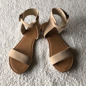 Nude flats